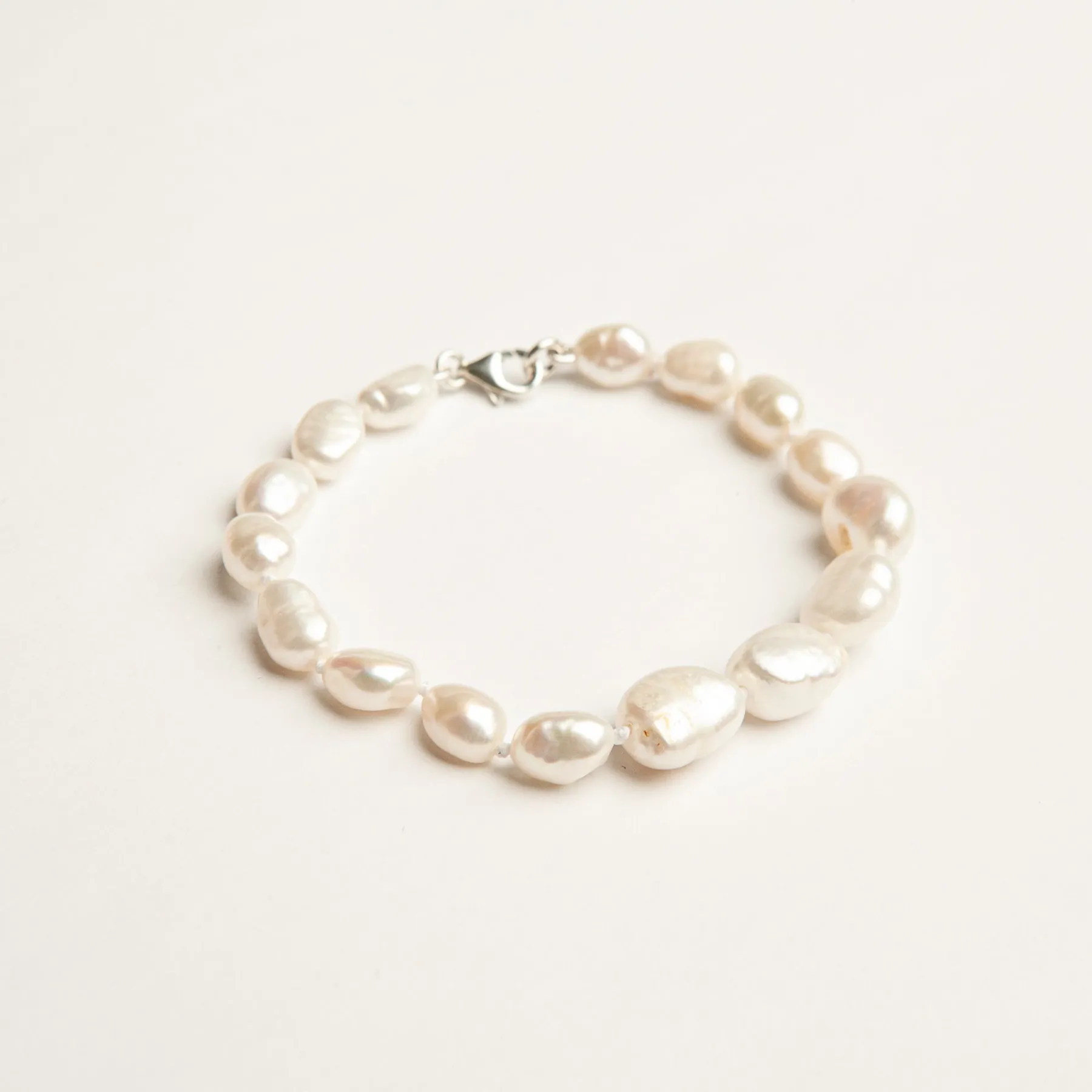 freshwater_pearl_bracelet_0.webp SarahBijoux Freshwater Pearl Bracelet