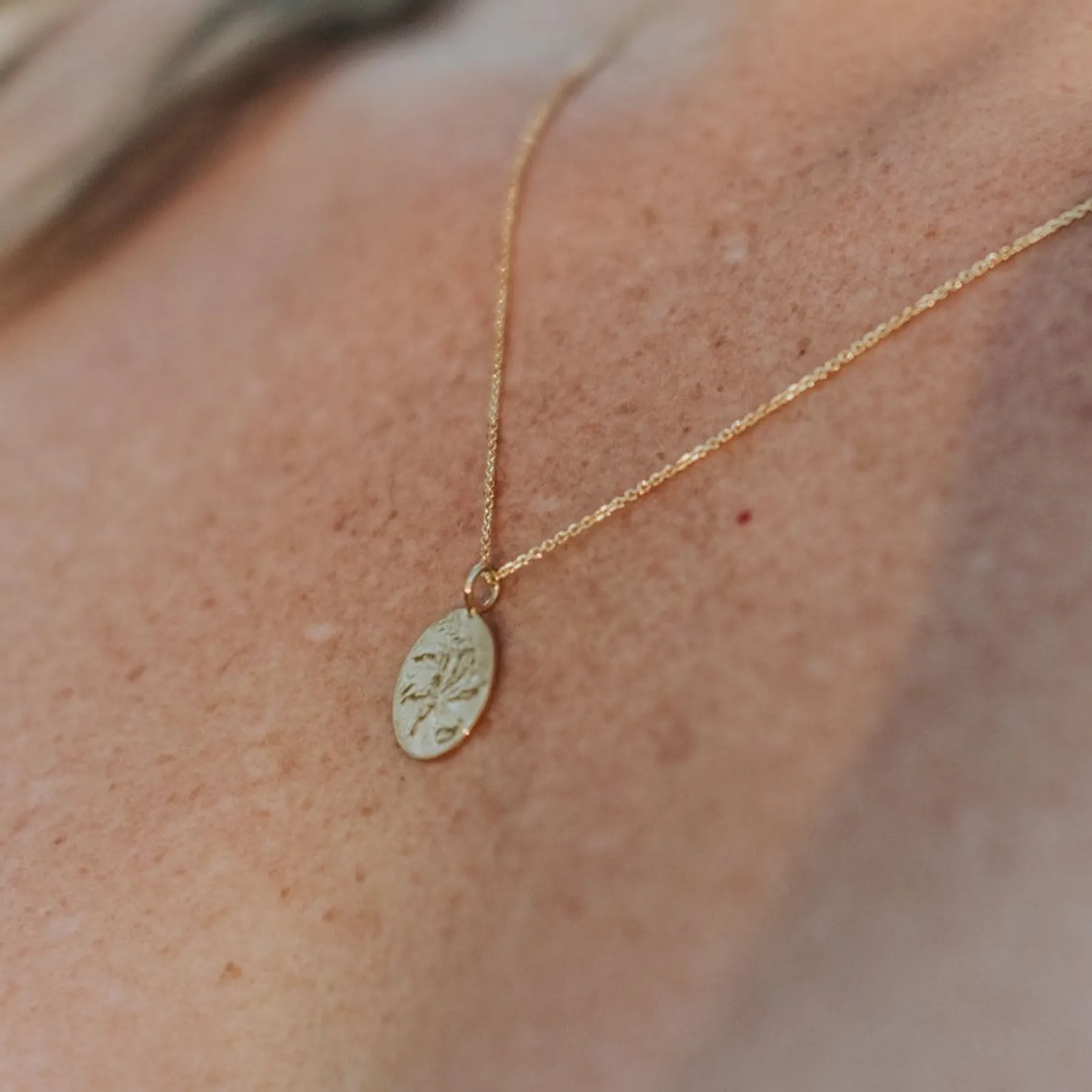 hong_kong_gold_necklace_1.webp SarahBijoux Hong Kong Gold Necklace