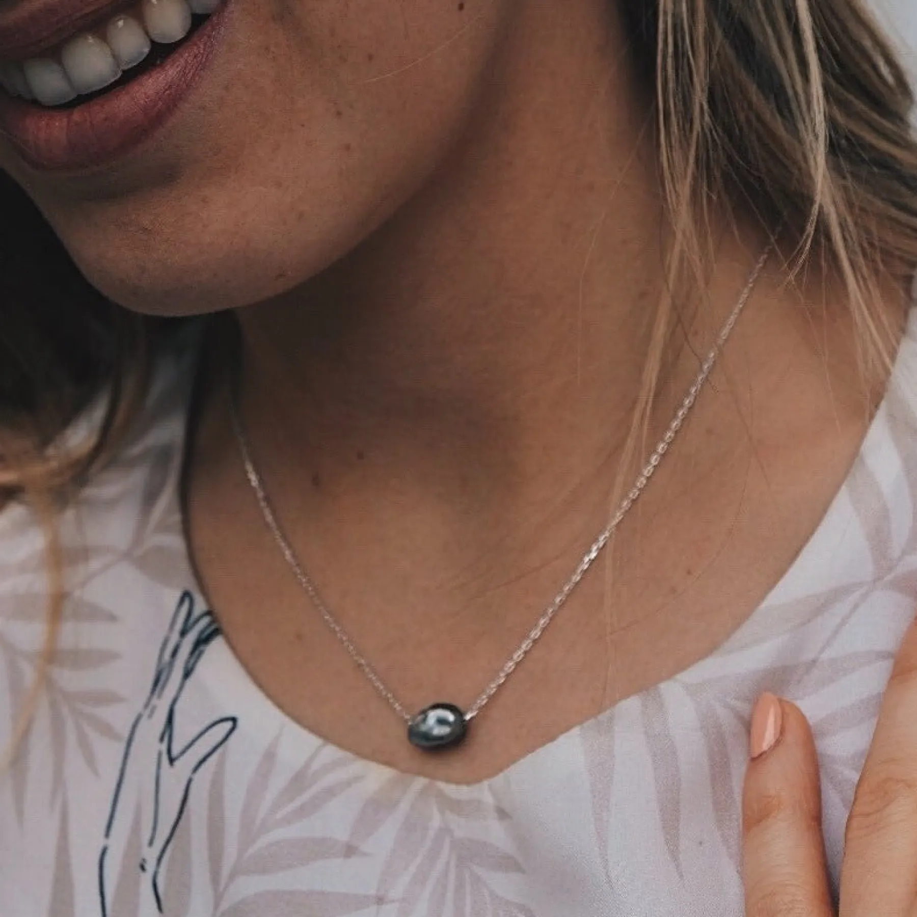 keshi_necklace_1.webp SarahBijoux Keshi Necklace