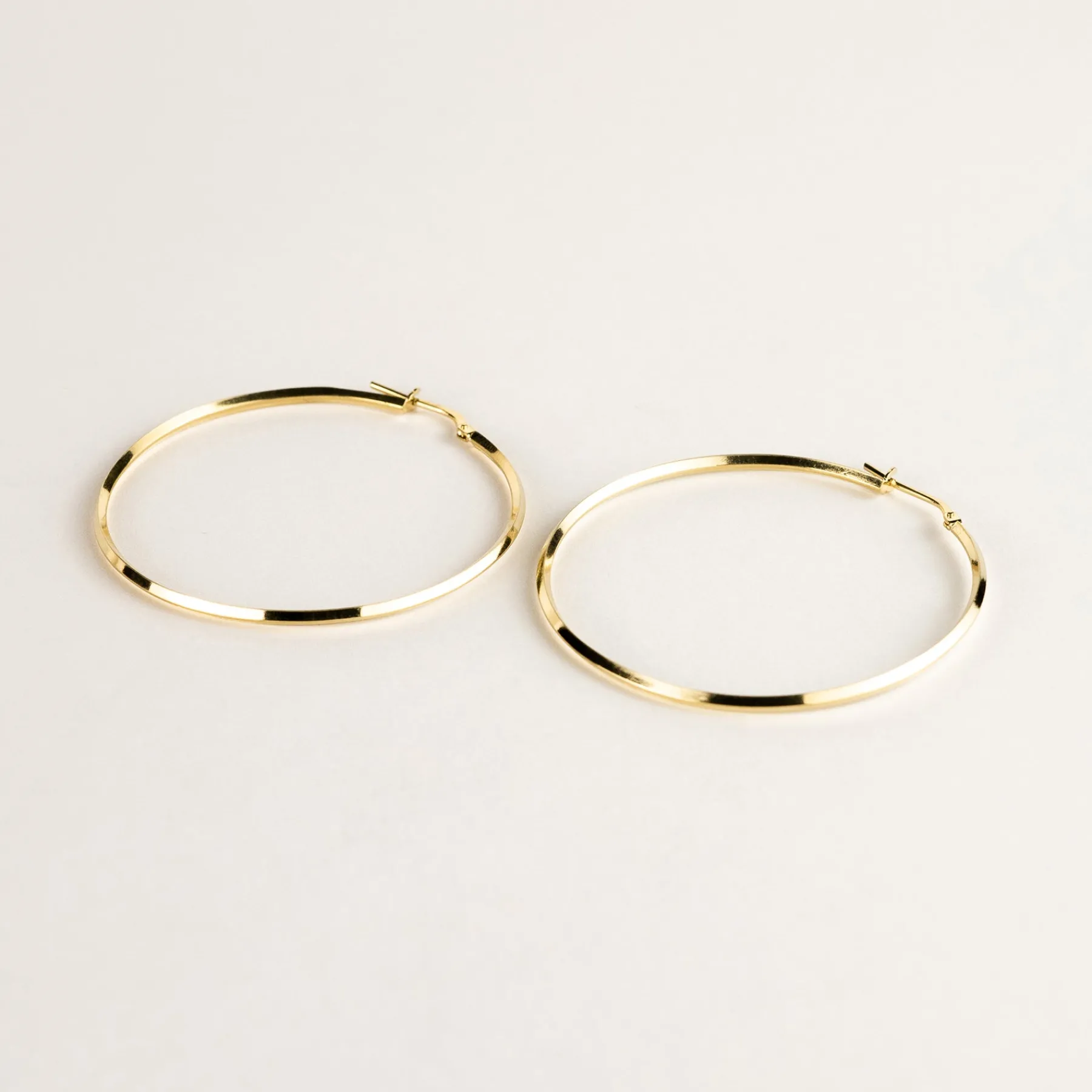large_cape_gold_vermeil_hoops_0.webp SarahBijoux Large cape gold vermeil hoops
