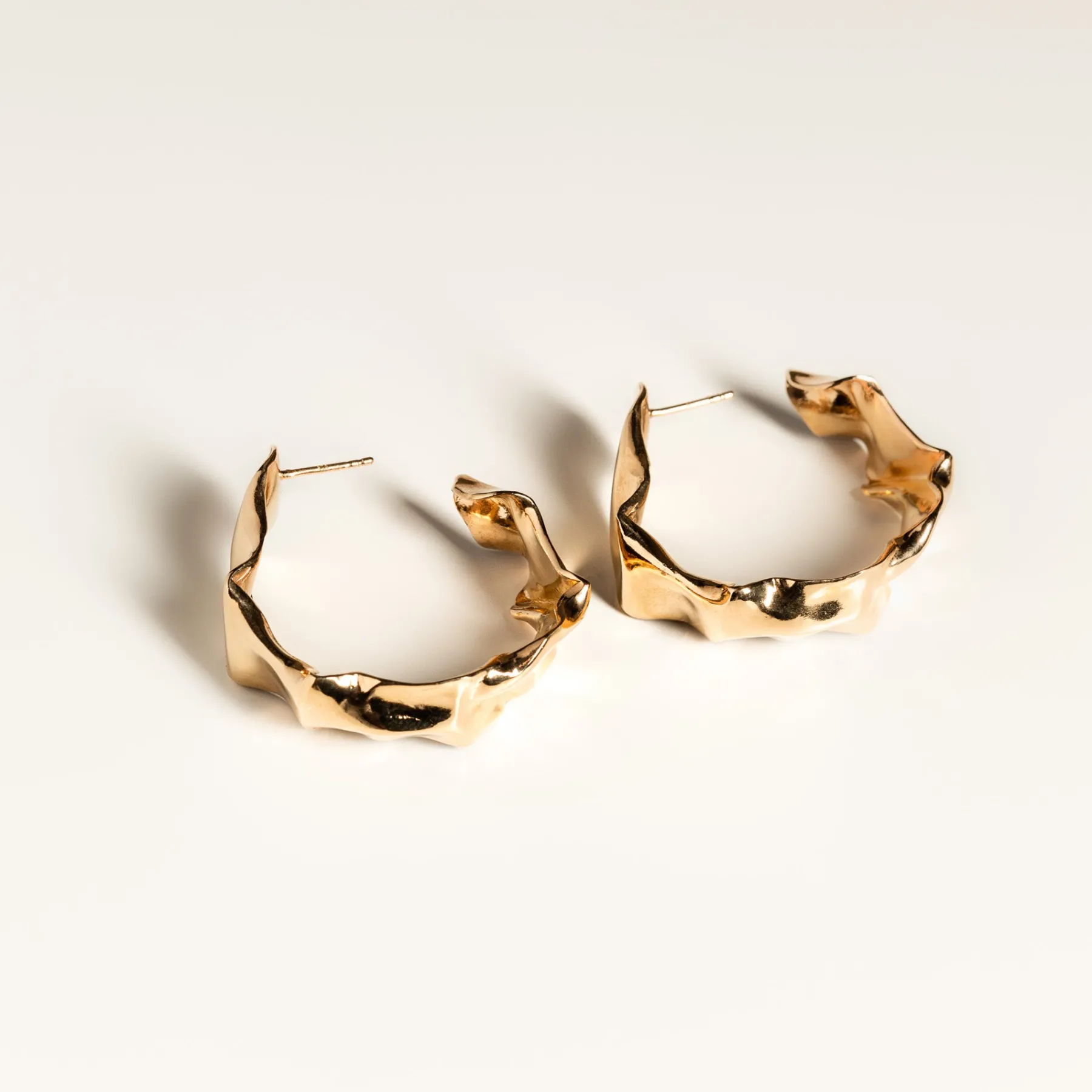 large_crisp_gold_vermeil_hoops_0.webp SarahBijoux Large Crisp Gold Vermeil Hoops