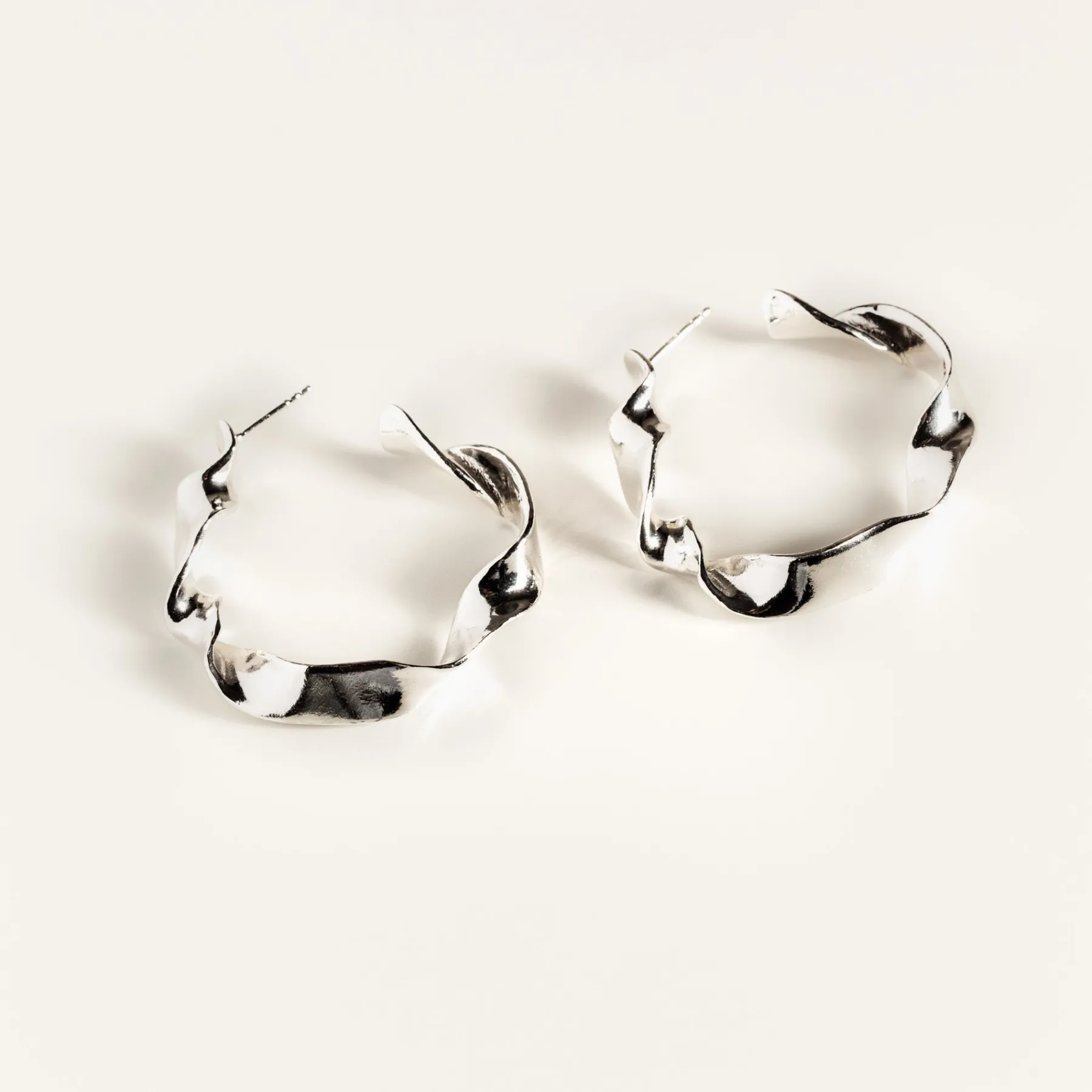 large_ribbon_hoops_0.webp SarahBijoux Large Ribbon Hoops