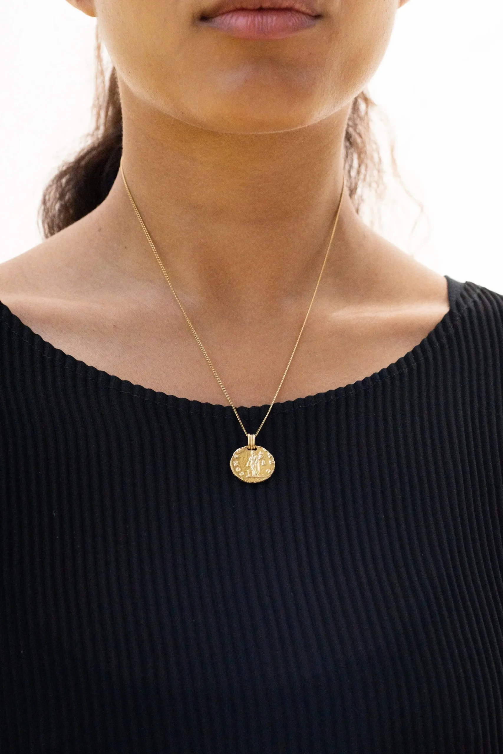 mediterranean_gold_necklace_2.webp SarahBijoux Mediterranean Gold necklace