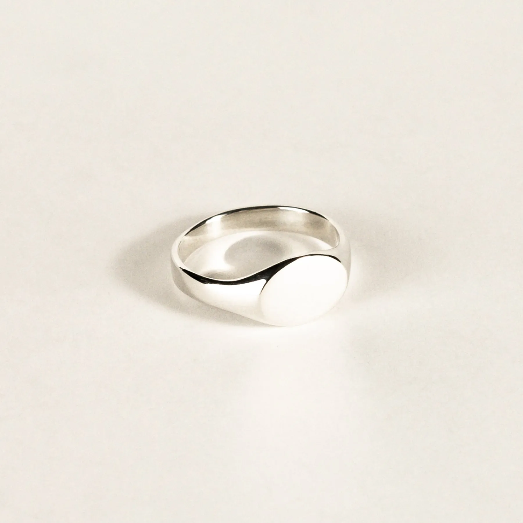 mini_classic_signet_ring_0.webp SarahBijoux Mini Classic Signet Ring