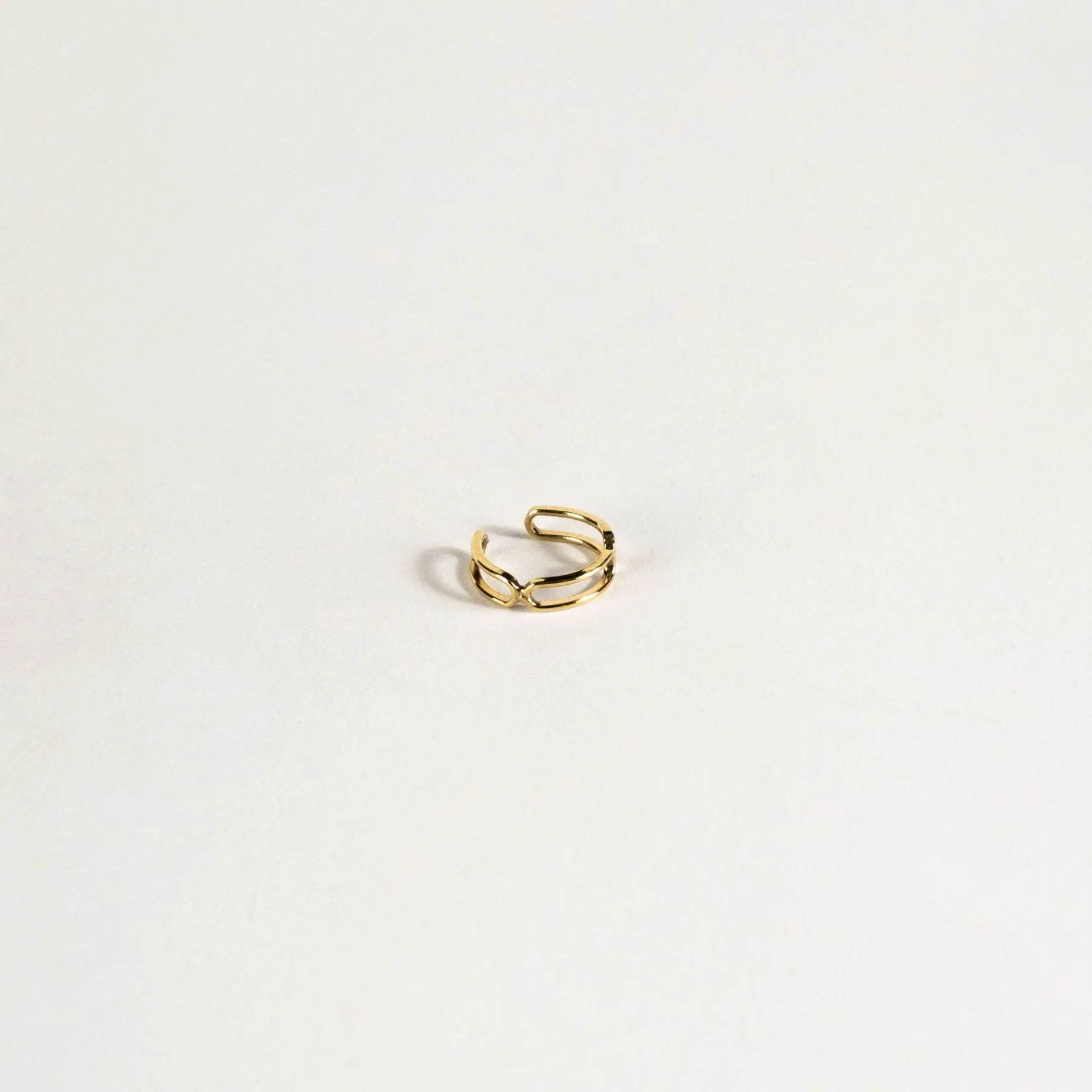 paper_clip_gold_vermeil_ear_cuff_0.webp SarahBijoux Paper Clip Gold Vermeil Ear Cuff
