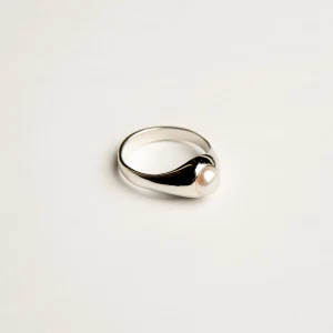 SarahBijoux Pearl Signet Ring