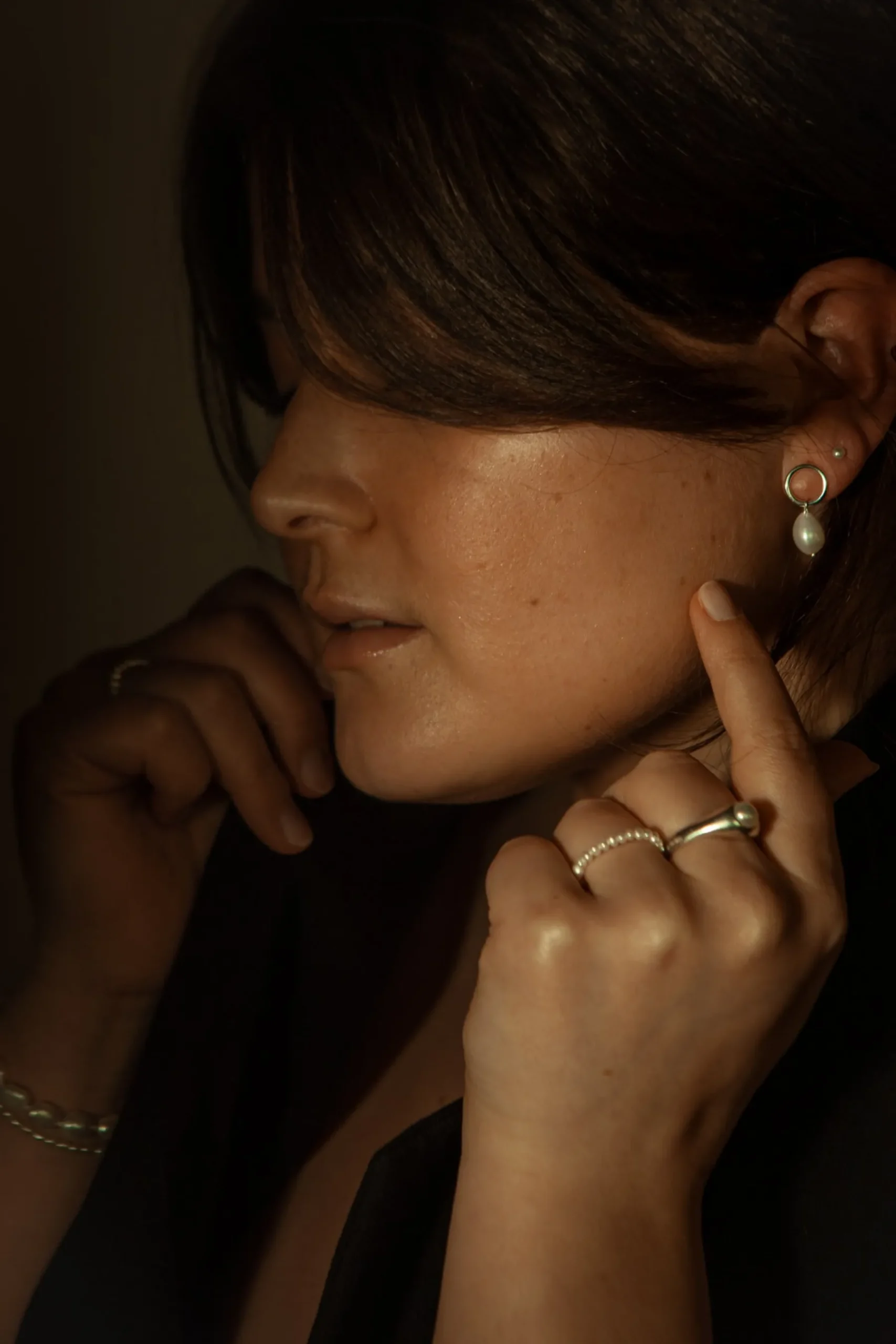 pearl_signet_ring_2.webp SarahBijoux Pearl Signet Ring