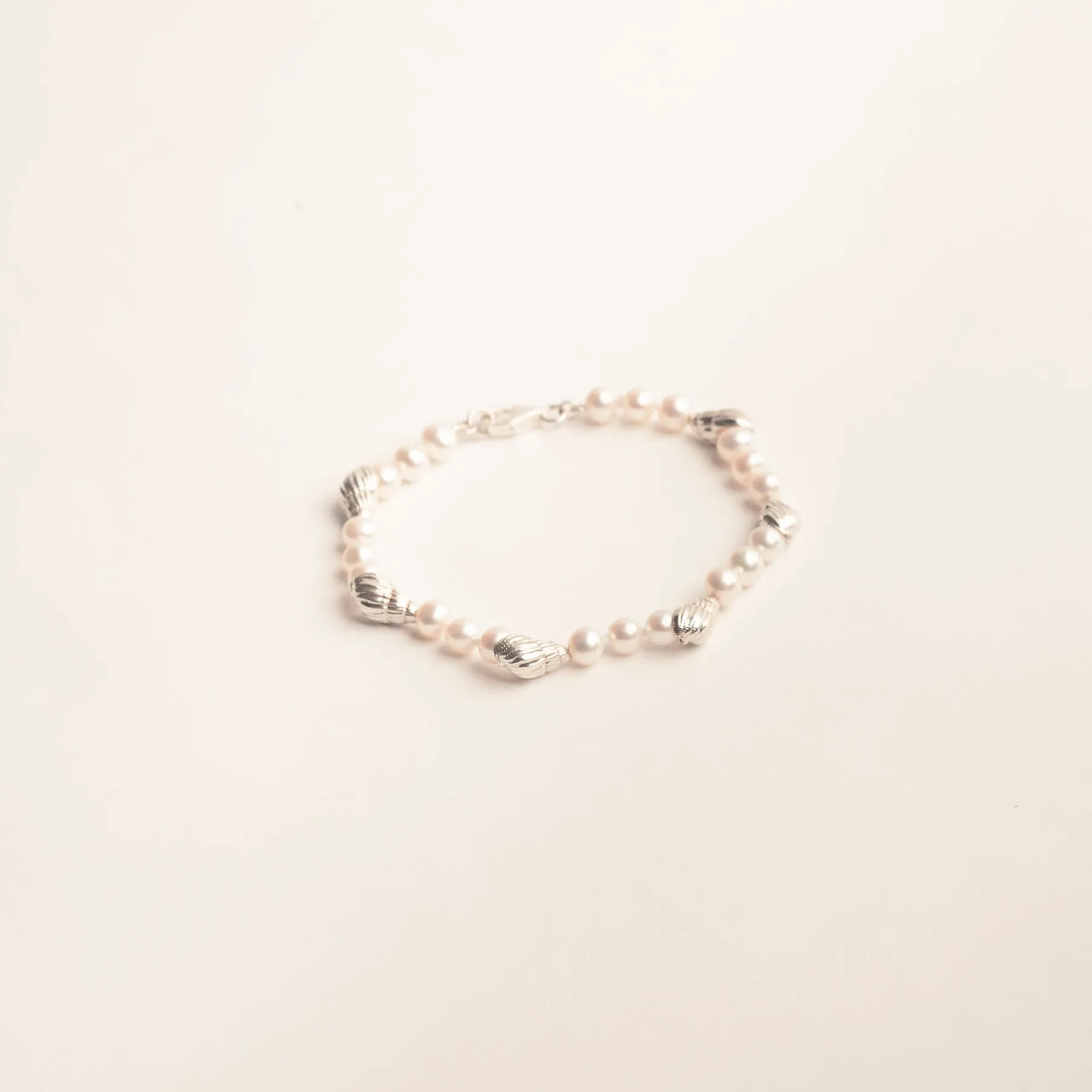pearly_bracelet_0.webp SarahBijoux Pearly Bracelet