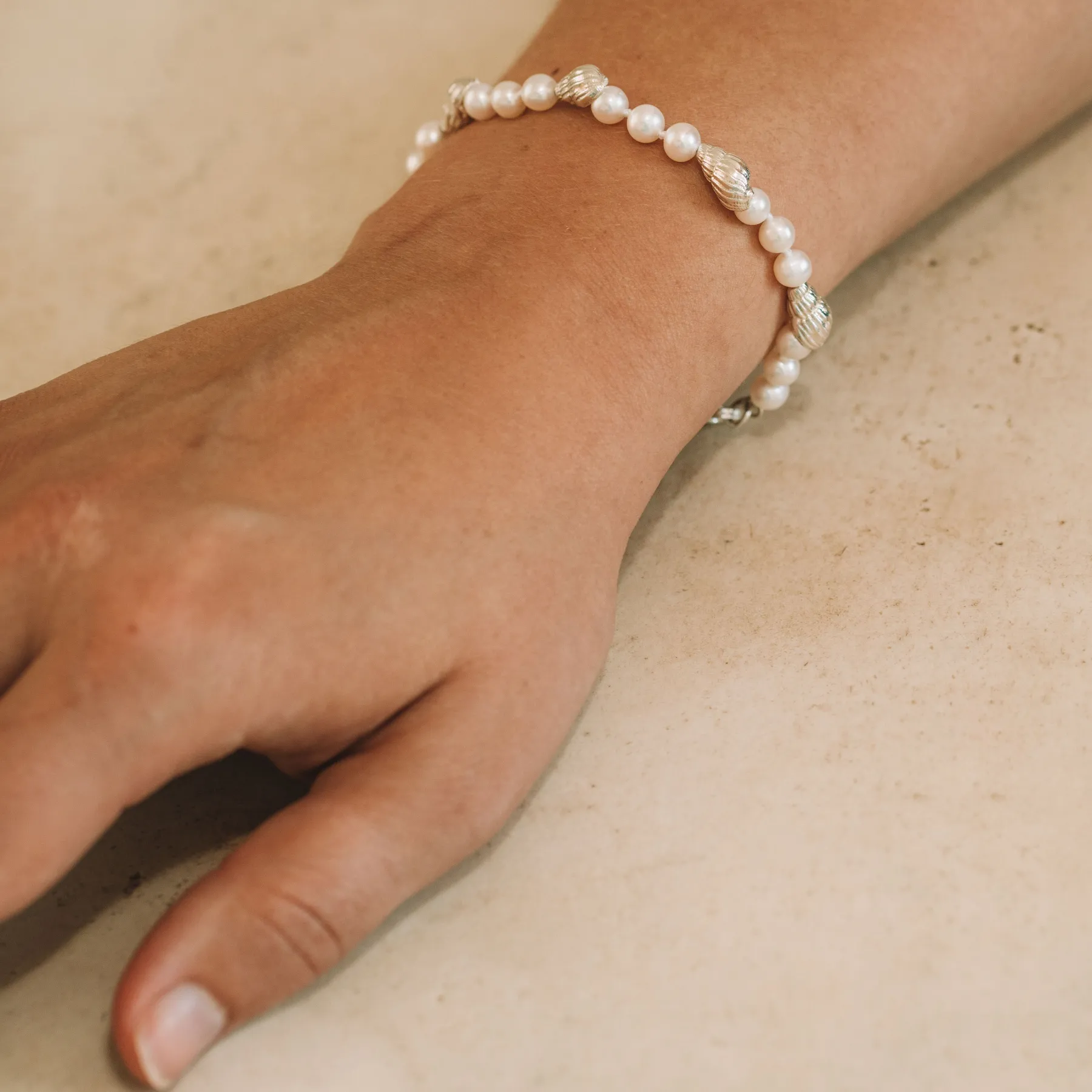 pearly_bracelet_1.webp SarahBijoux Pearly Bracelet