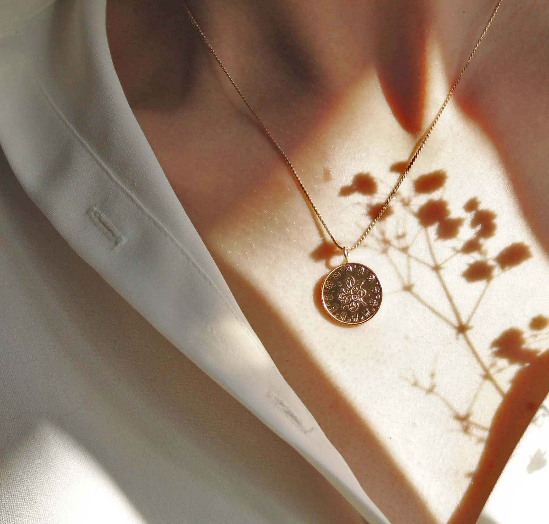 portogallo_gold_necklace_1.webp SarahBijoux Portogallo Gold Necklace