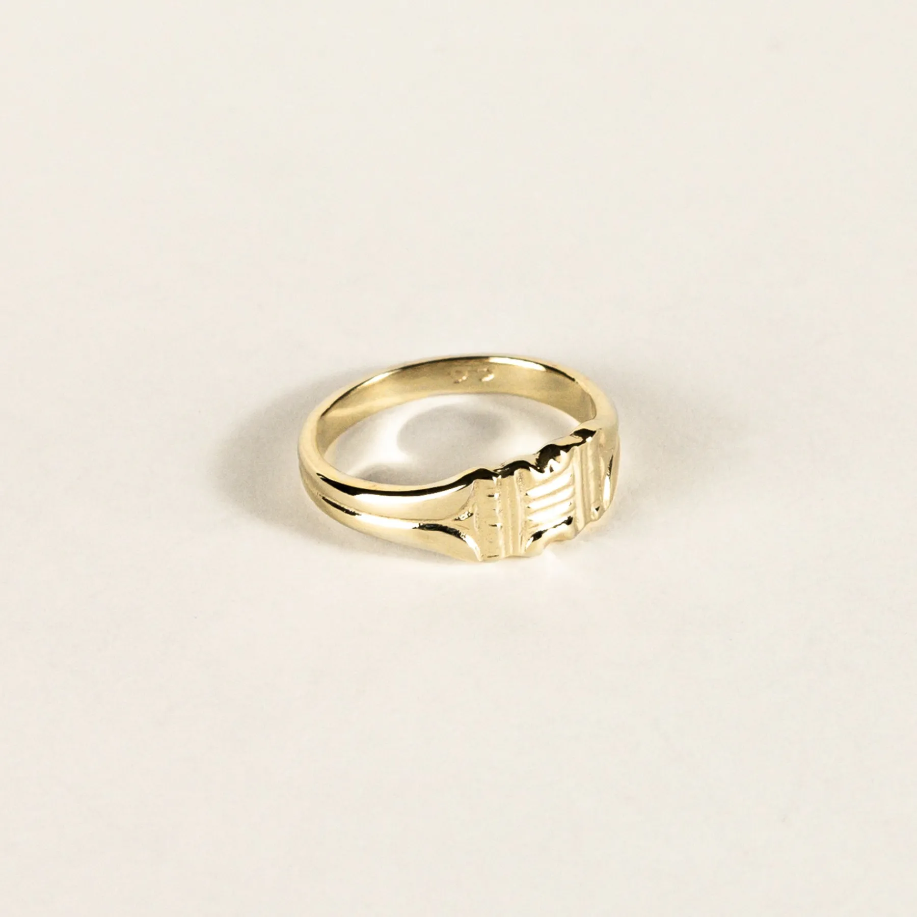pyramid_gold_ring_0.webp SarahBijoux Pyramid gold ring