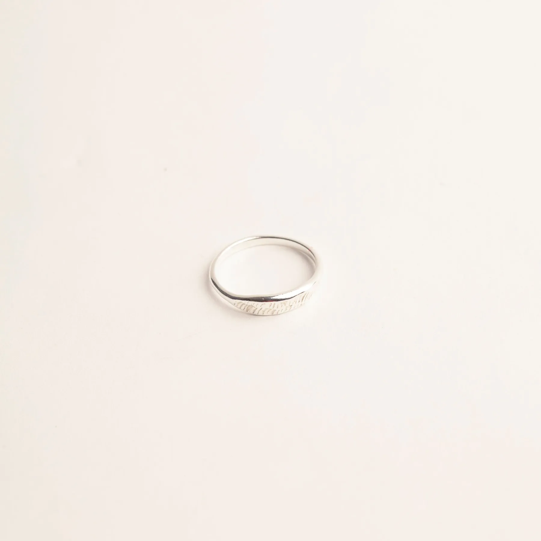 reef_signet_ring_0.webp SarahBijoux Reef Signet Ring
