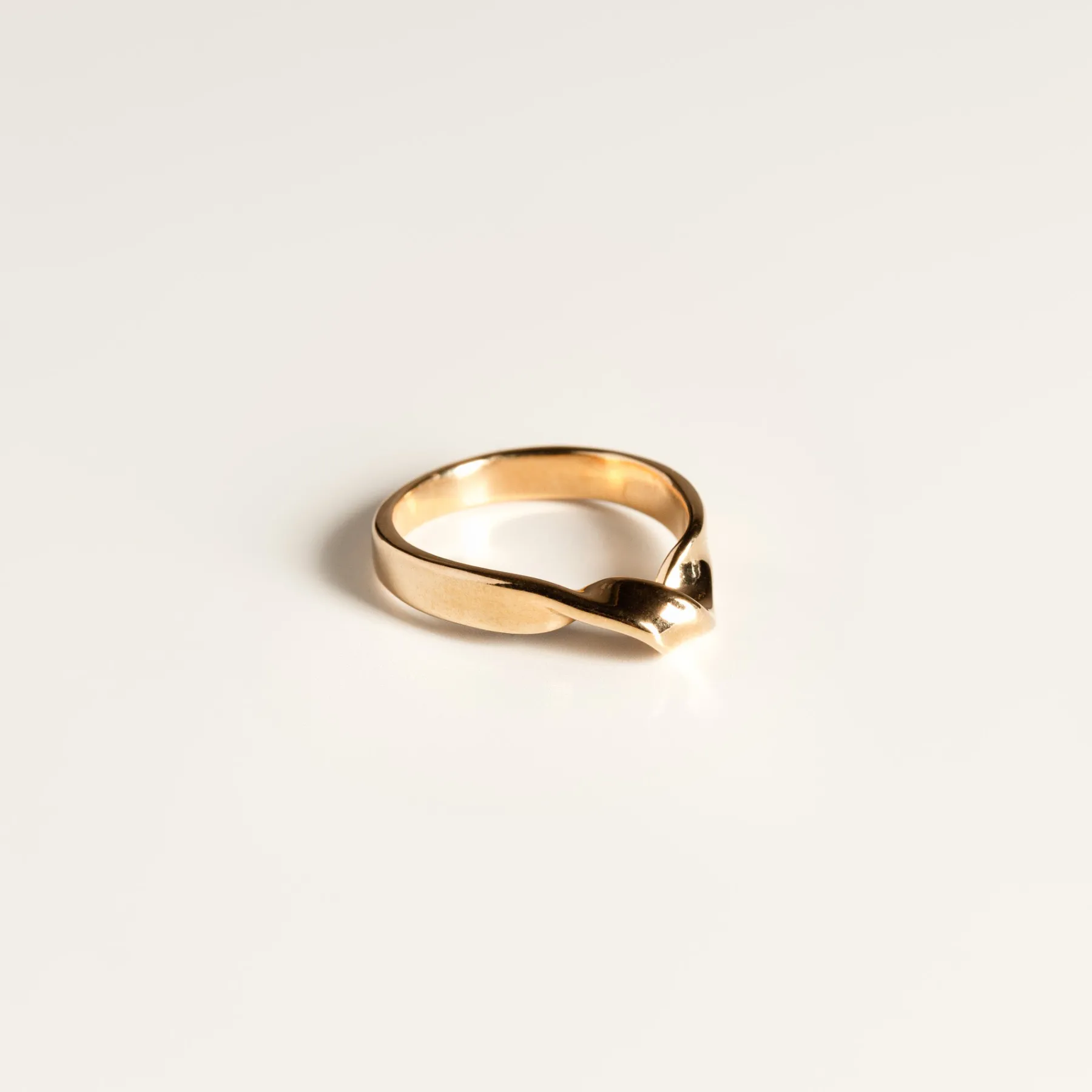 ribbon_gold_ring_0.webp SarahBijoux Ribbon Gold Ring