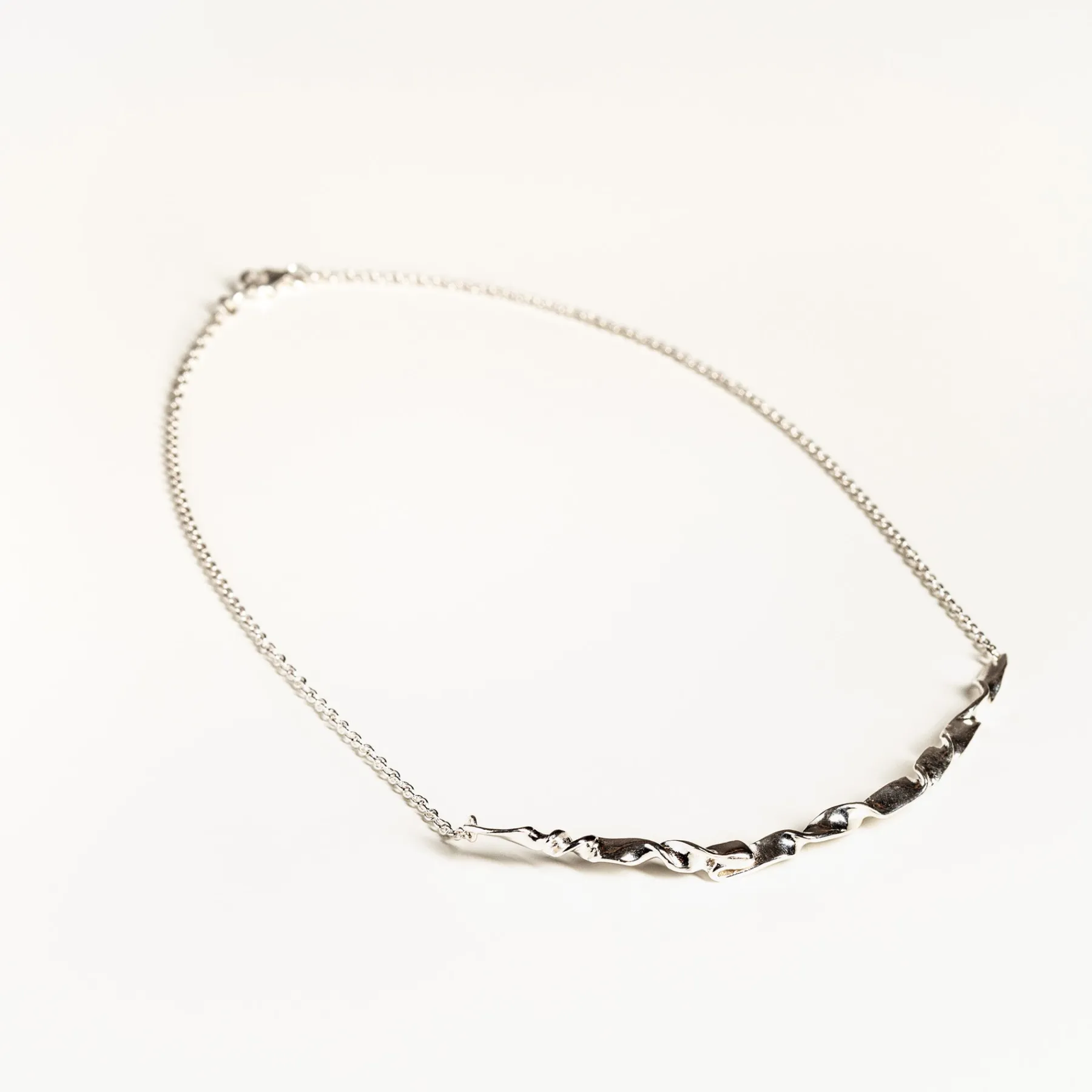 ribbon_necklace_0.webp SarahBijoux Ribbon Necklace