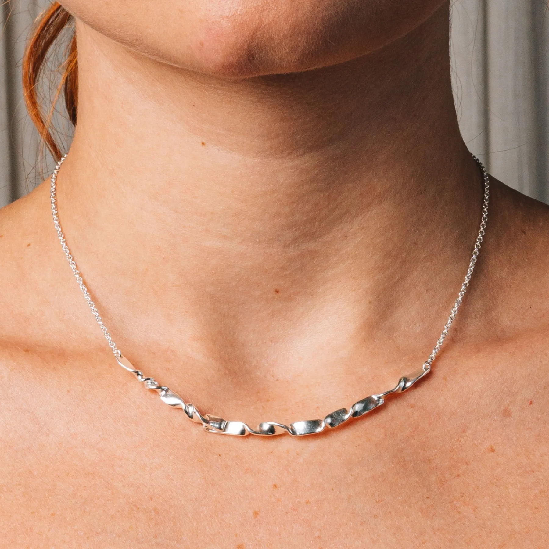 ribbon_necklace_1.webp SarahBijoux Ribbon Necklace