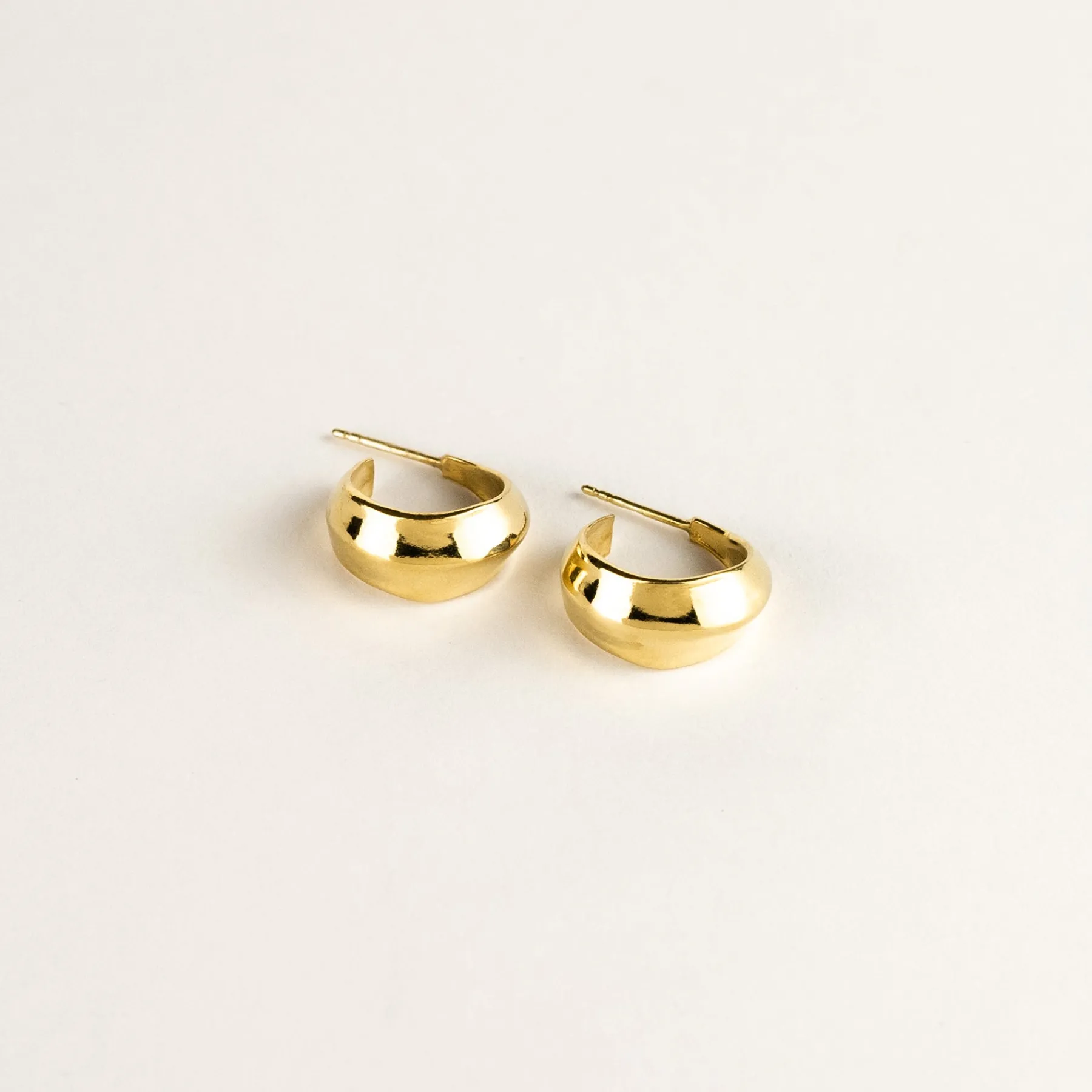 small_dune_gold_vermeil_hoops_0.webp SarahBijoux Small dune gold vermeil hoops