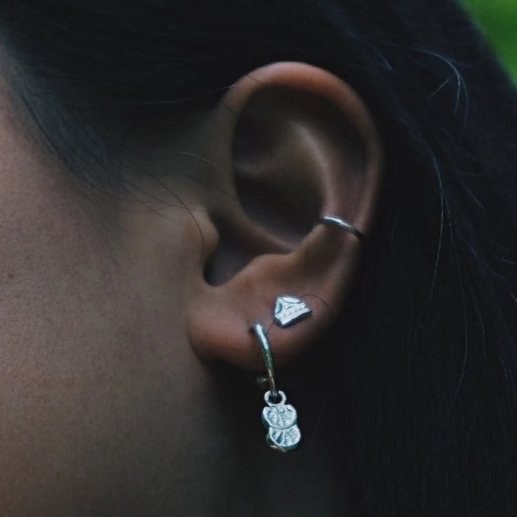 small_shell_gold_vermeil_pendant_hoops_1.webp SarahBijoux Small Shell Gold Vermeil Pendant Hoops