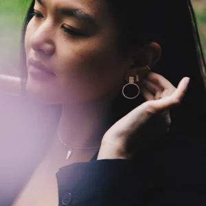 SarahBijoux Small Shell Hoops