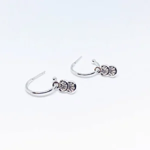 SarahBijoux Small Shell Pendant Hoops