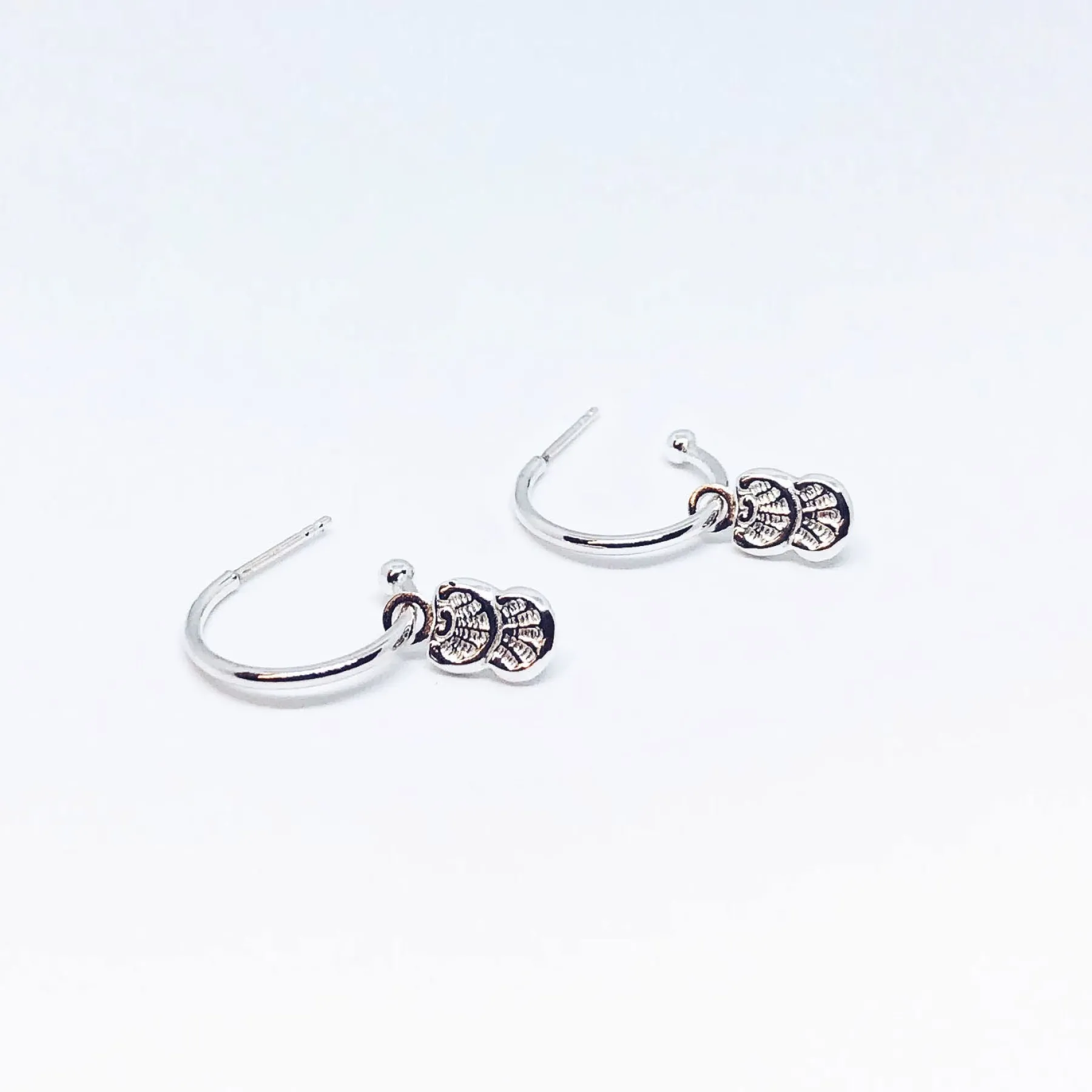 small_shell_pendant_hoops_2.webp SarahBijoux Small Shell Pendant Hoops