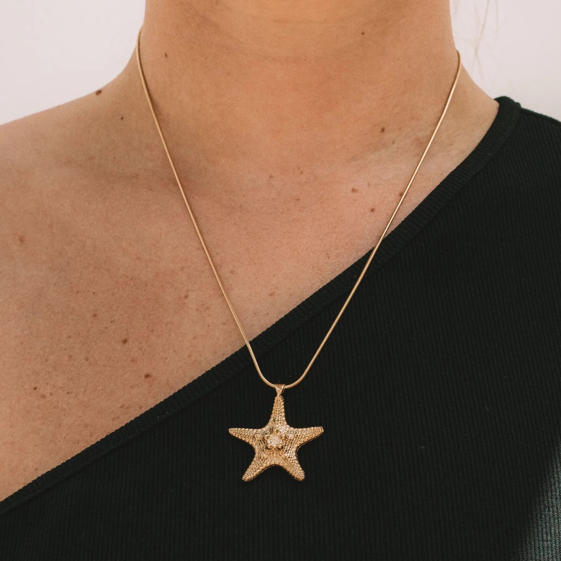 starfish_gold_vermeil_necklace_1.webp SarahBijoux Starfish Gold Vermeil Necklace