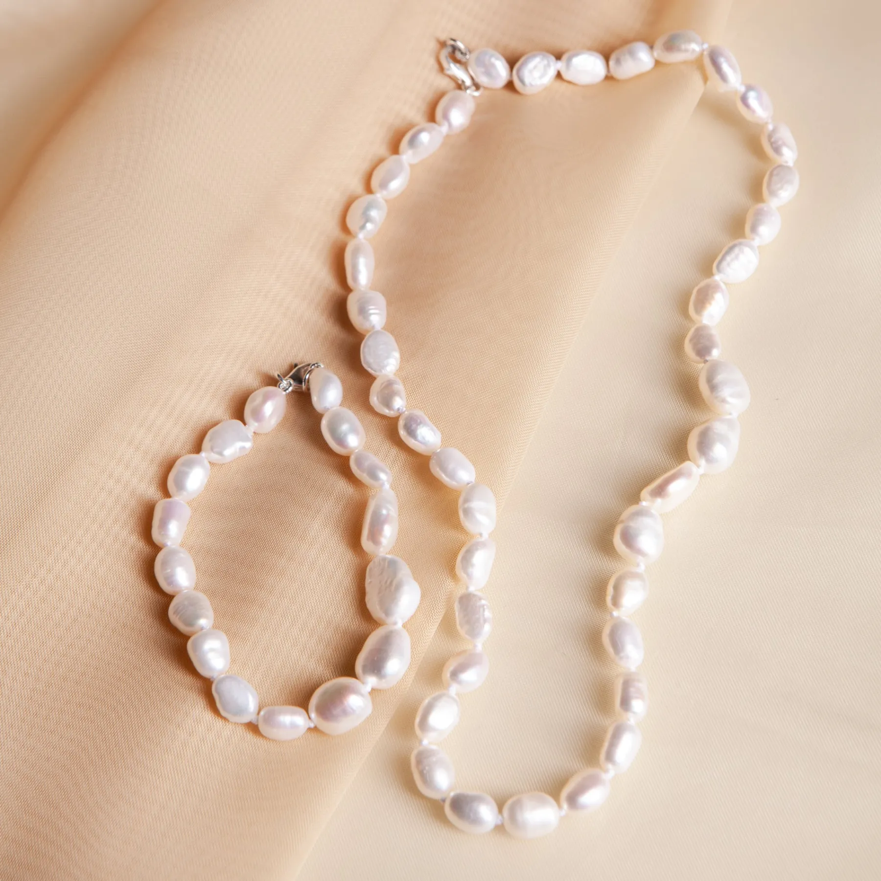 the_freshwater_pearl_duo_0.webp SarahBijoux The freshwater pearl duo